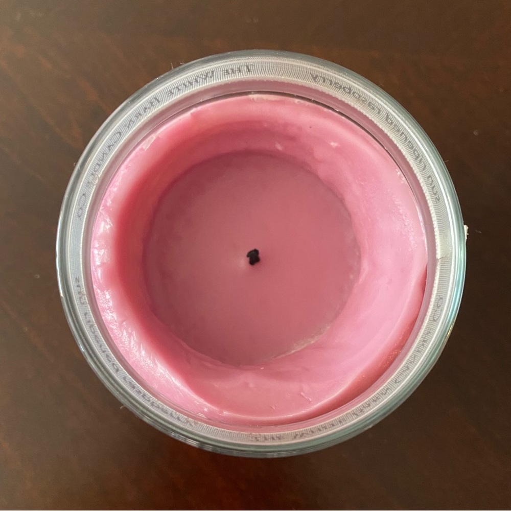 Bath and Body Works Sun Ripened Raspberry Candle 7.5oz - Picture 4 of 5